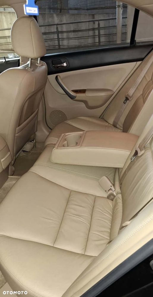 Honda Accord 2.0 Executive - 11