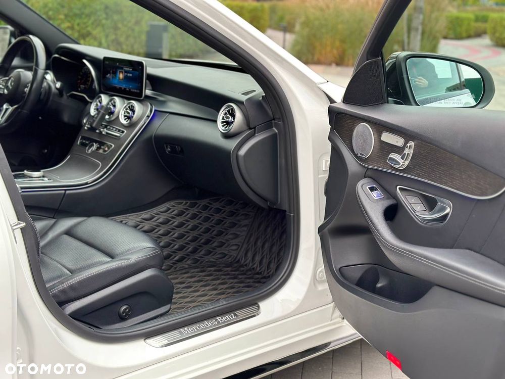 Mercedes-Benz Klasa C 300 9G-TRONIC AMG Line - 8