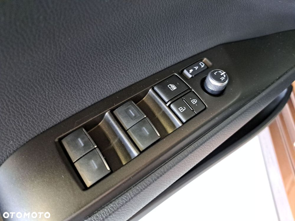 Toyota Camry - 33