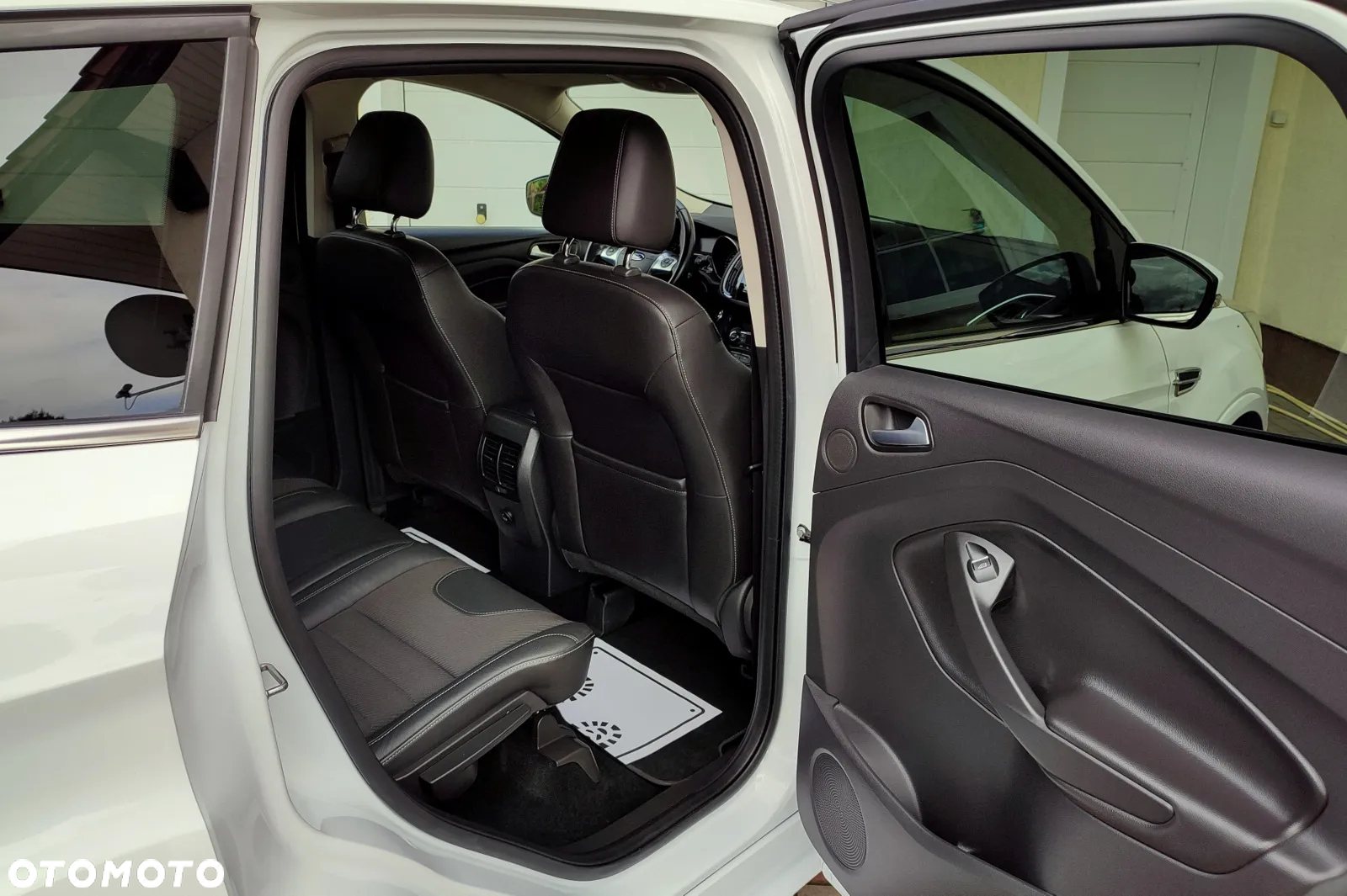 Ford Kuga 1.5 EcoBoost 2x4 ST-Line - 23