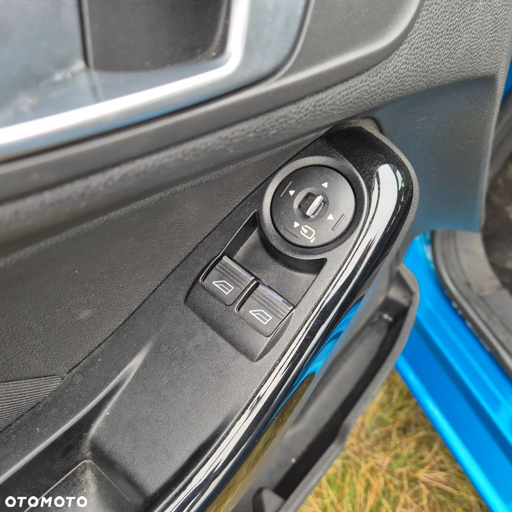 Ford Fiesta 1.6 TDCI SYNC Edition - 9