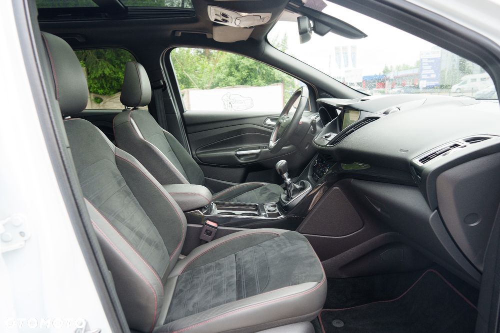 Ford Kuga 1.5 EcoBoost 2x4 ST-Line - 14