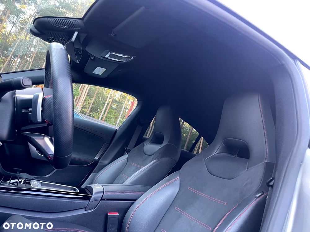 Mercedes-Benz CLA - 16