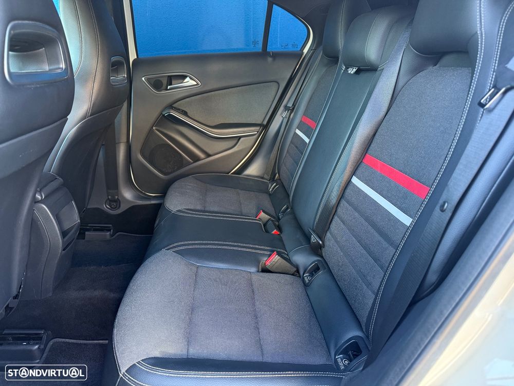 Mercedes-Benz A 180 (BlueEFFICIENCY) Style - 12