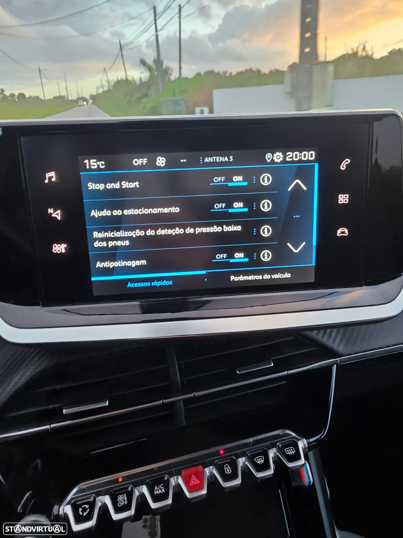 Peugeot 2008 1.2 PureTech Allure EAT8 - 19