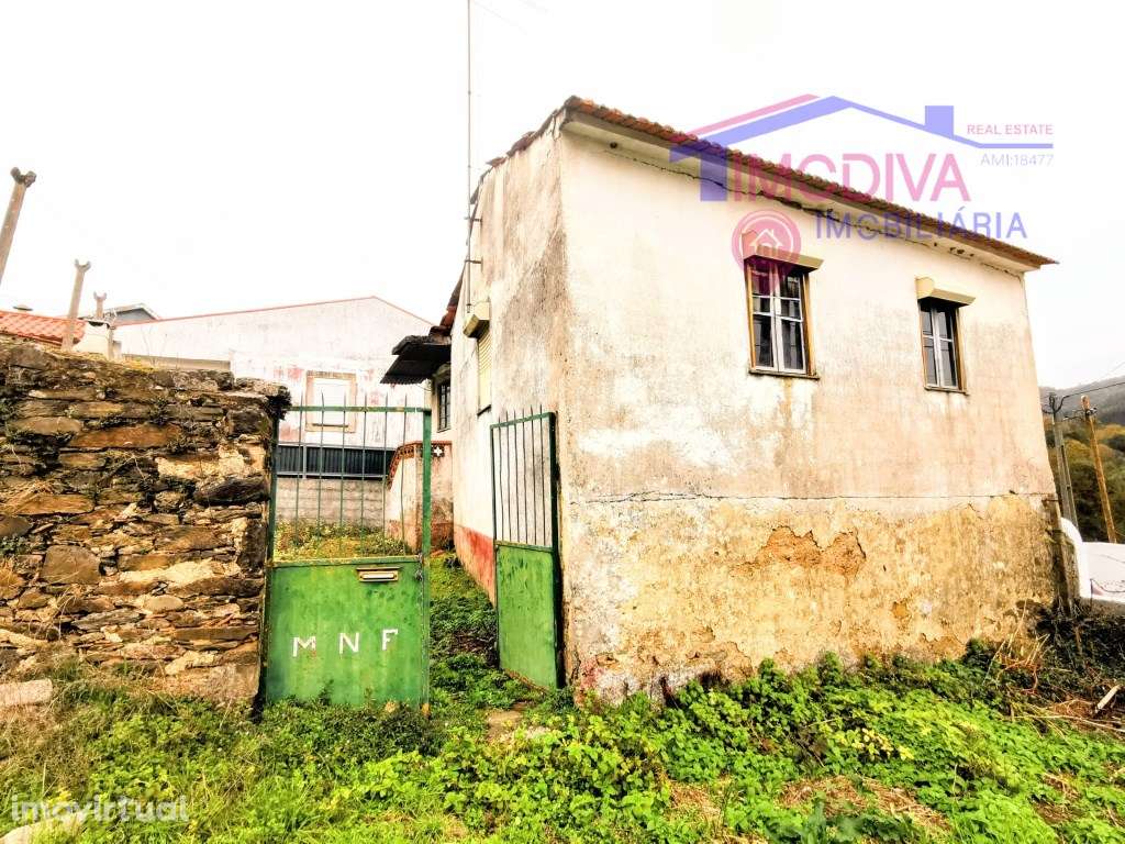 Moradia T2 com logradouro próximo de Castanheira de Pera - Grande imagem: 2/14