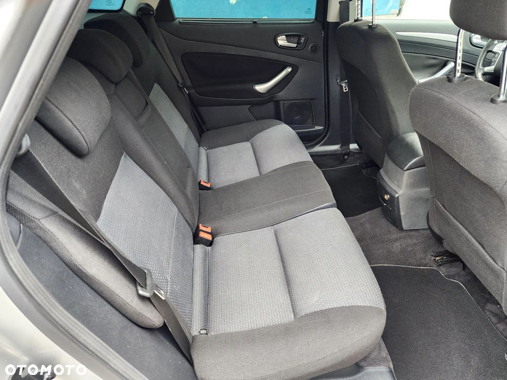 Ford Mondeo 2.0 Trend - 32