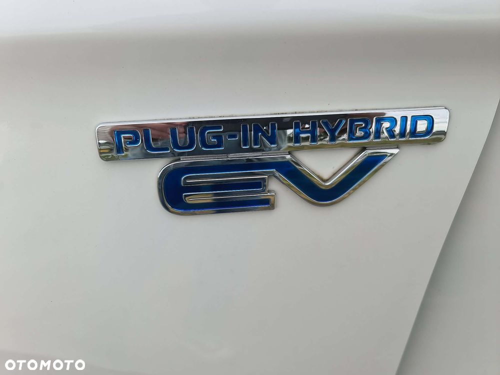 Mitsubishi Outlander 2.0 4WD Plus - 30