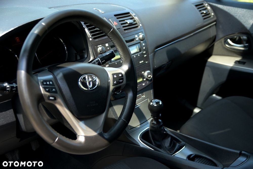 Toyota Avensis 1.8 Executive - 14