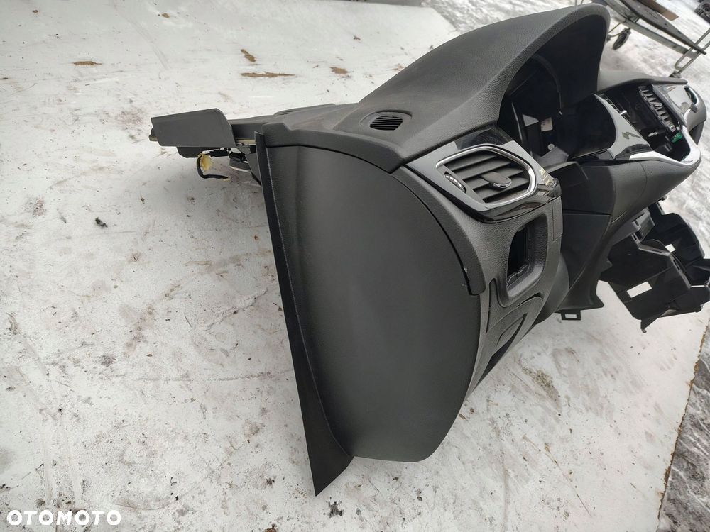 DESKA ROZDZIELCZA KONSOLA OPEL ASTRA 5 V K - 8