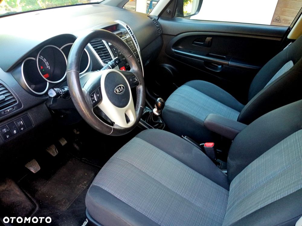 Kia Venga 1.4 CVVT Vision - 12