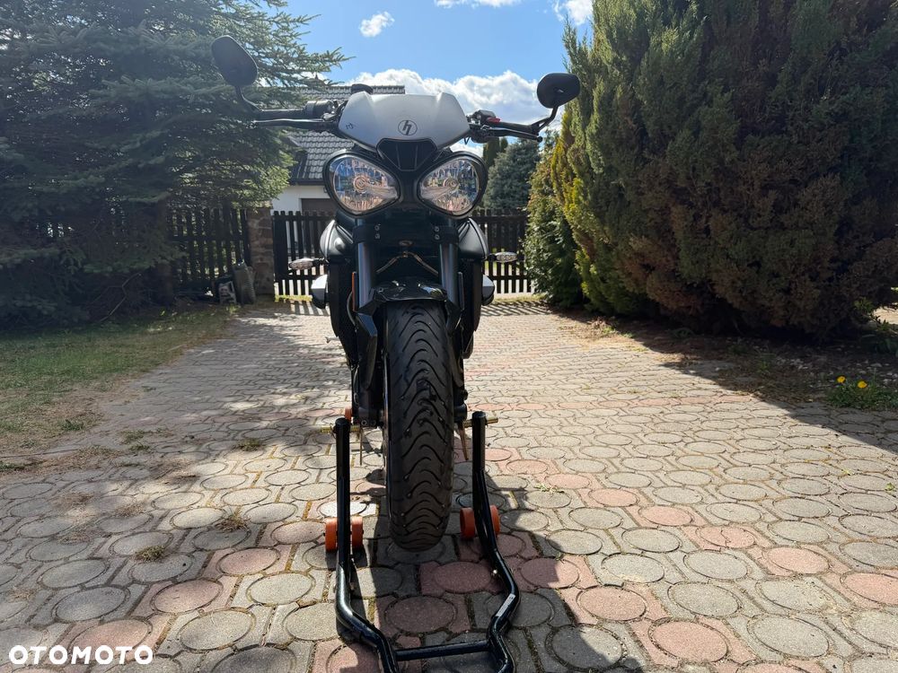 Triumph Street Triple - 4