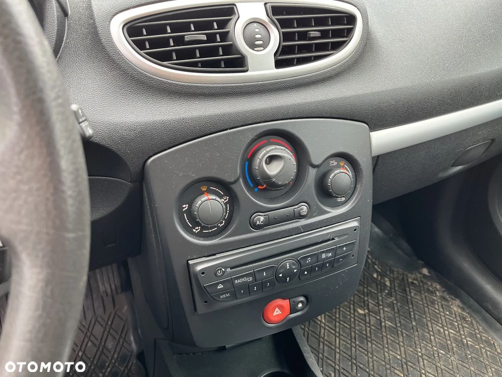 Renault Clio 1.2 16V Alize - 9