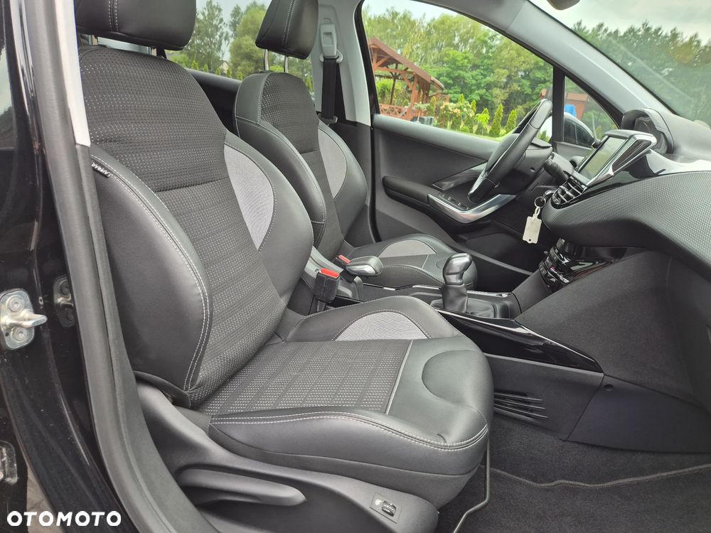Peugeot 2008 1.2 Pure Tech Allure S&S - 13