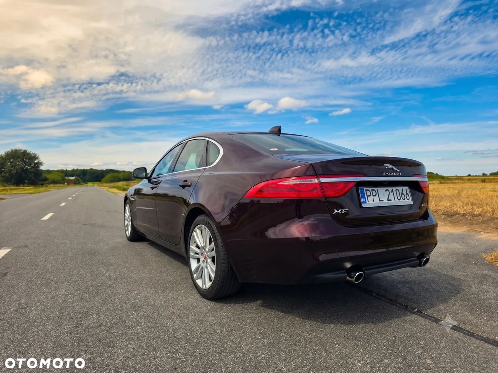 Jaguar XF 2.0 T Prestige - 8