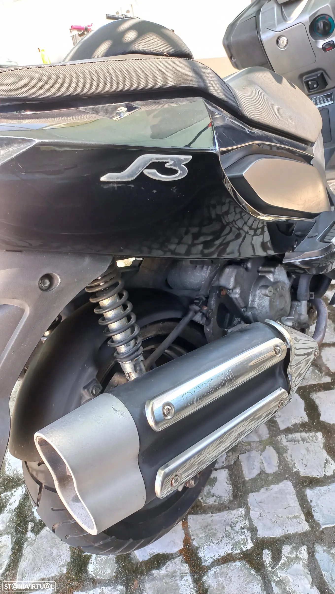 Daelim S3 Maxi scooter - 12
