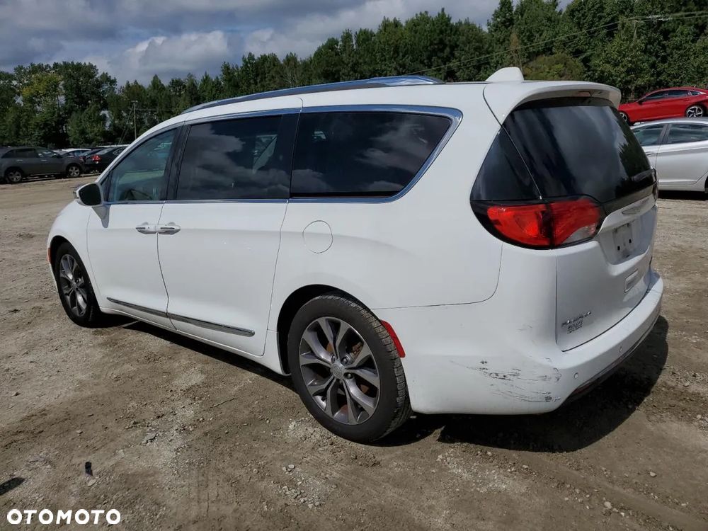 Chrysler Pacifica - 6