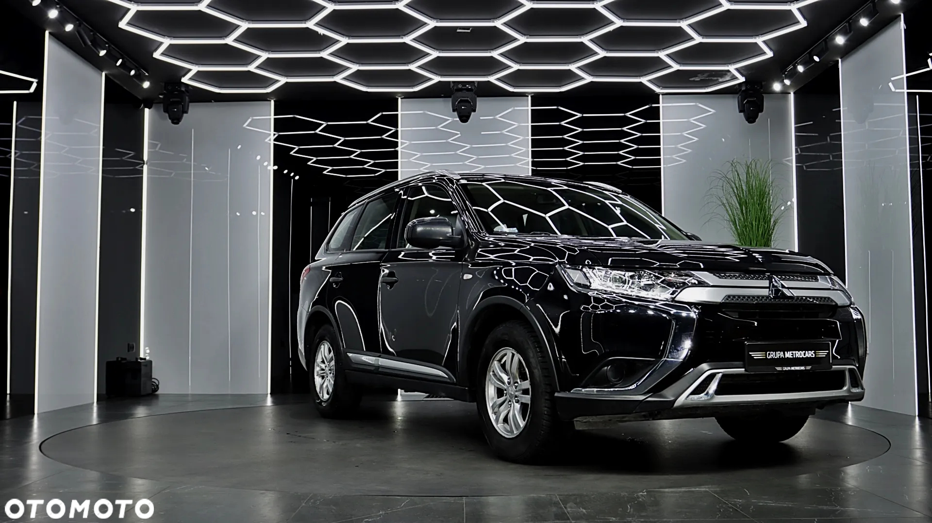 Mitsubishi Outlander 2.0 Invite + 2WD - 12