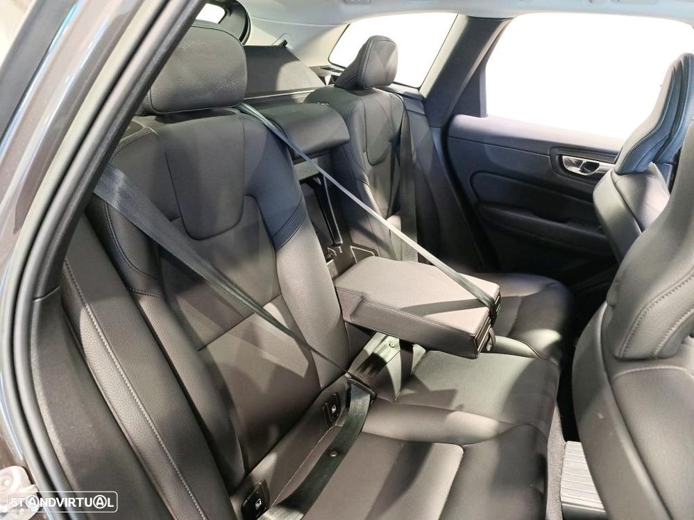 Volvo XC 60 2.0 T6 PHEV Core AWD - 9