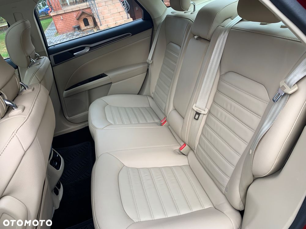 Ford Fusion - 12