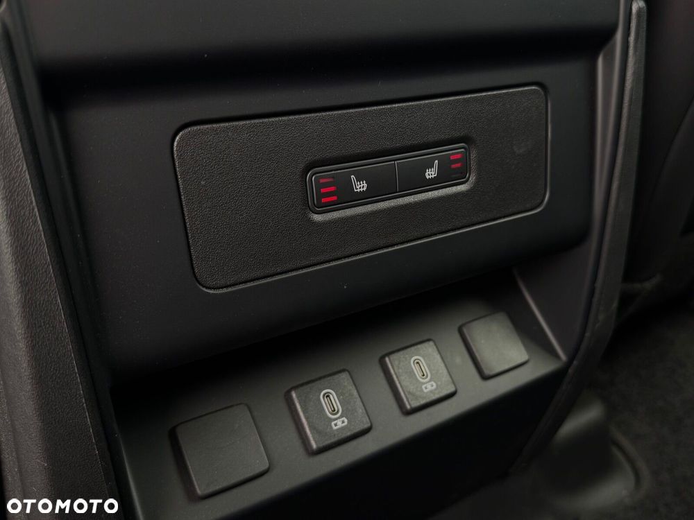 Land Rover Defender - 22