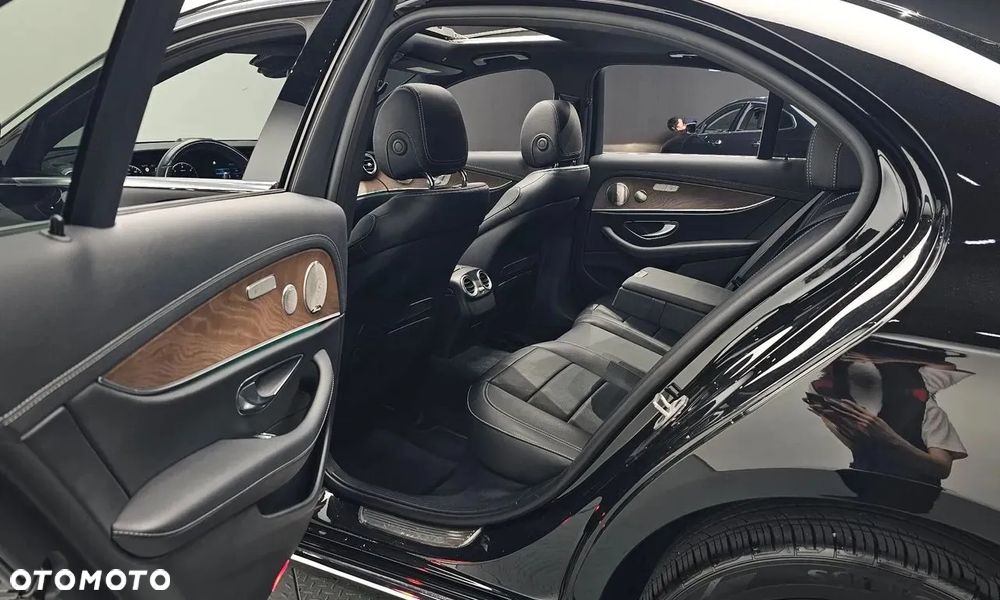 Mercedes-Benz Klasa E 220 d 4Matic 9G-TRONIC Exclusive - 17