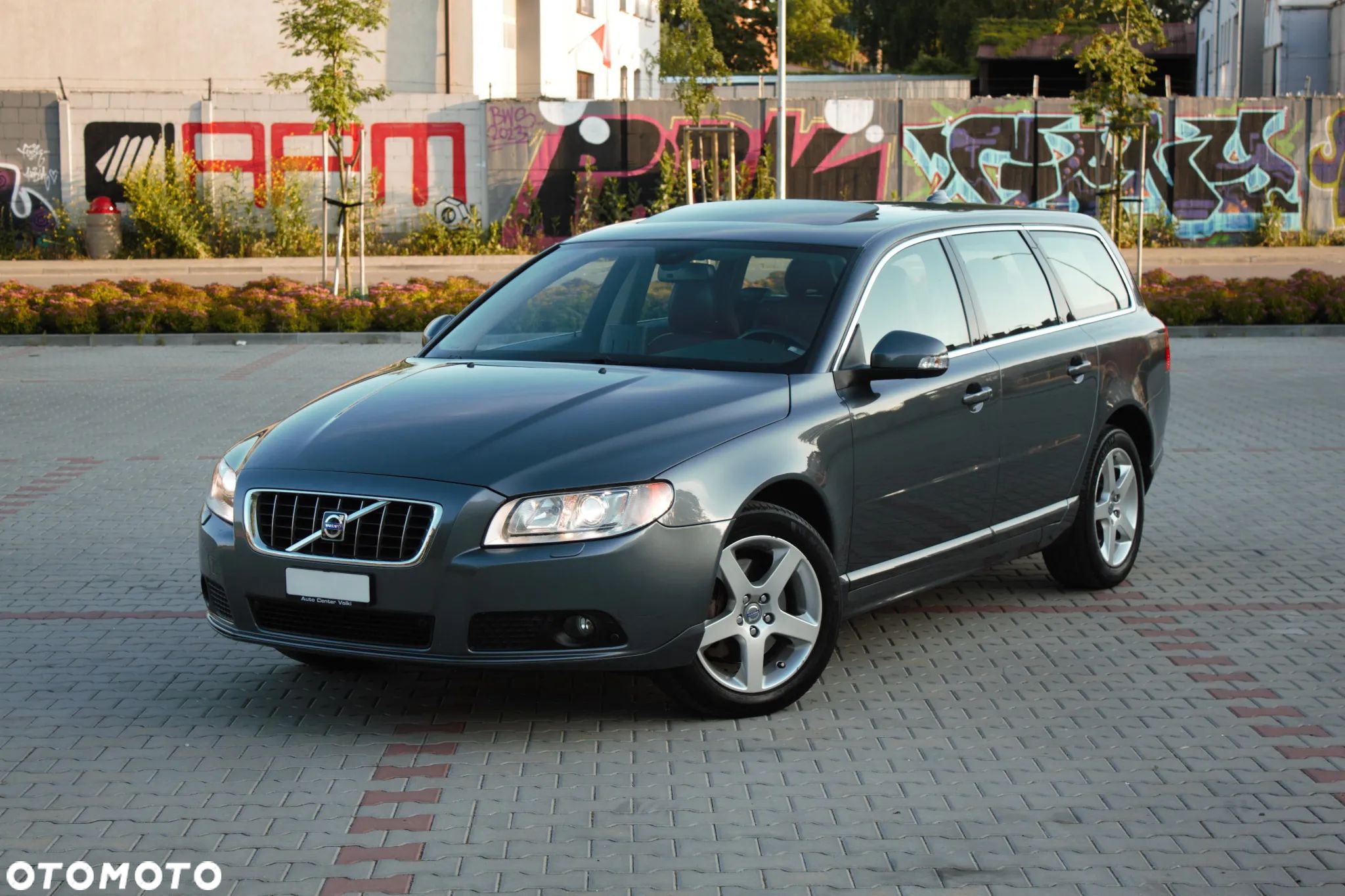 Volvo V70 2.5T Kinetic - 1