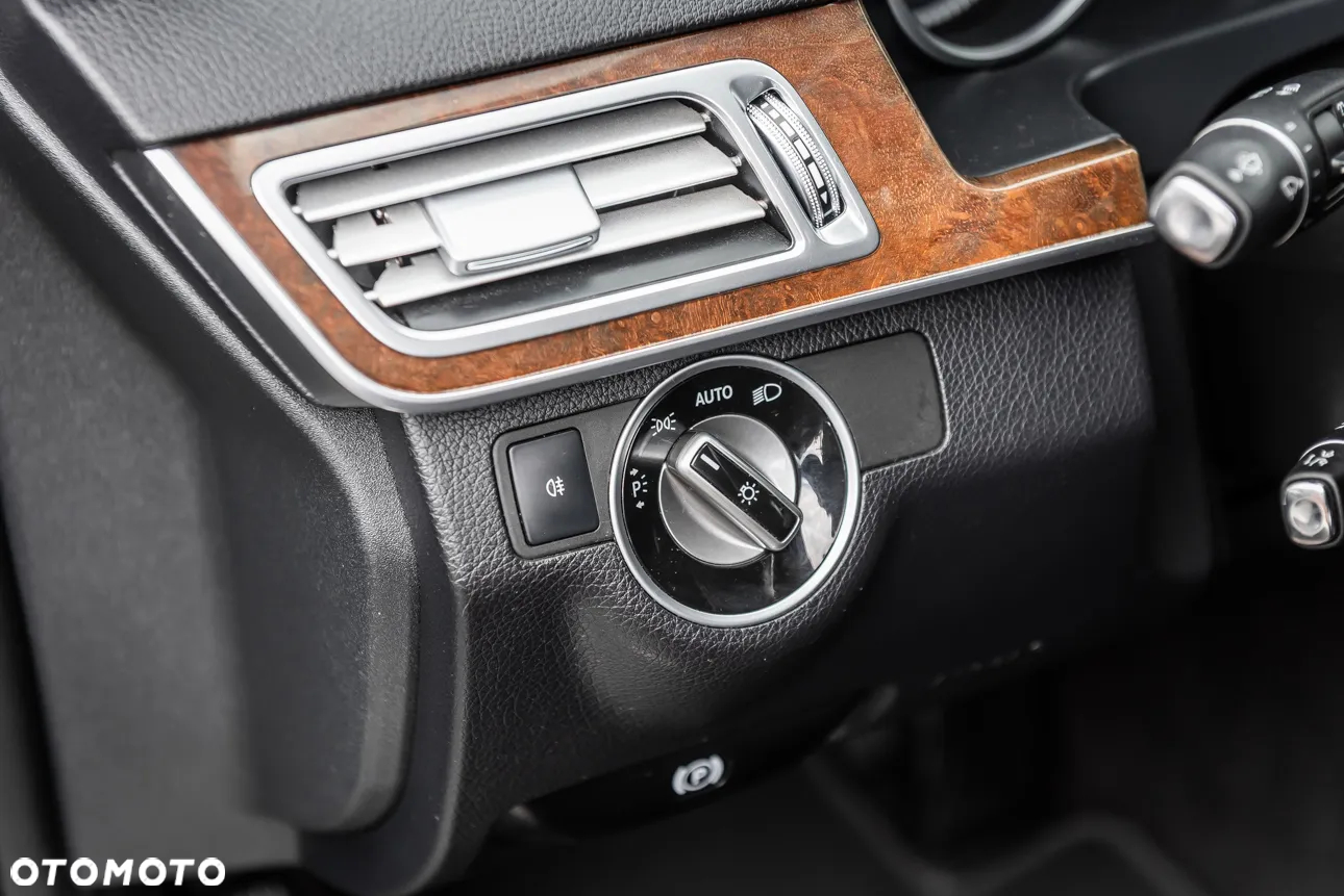 Mercedes-Benz Klasa E 350 BlueTEC 4-Matic Classic - 23