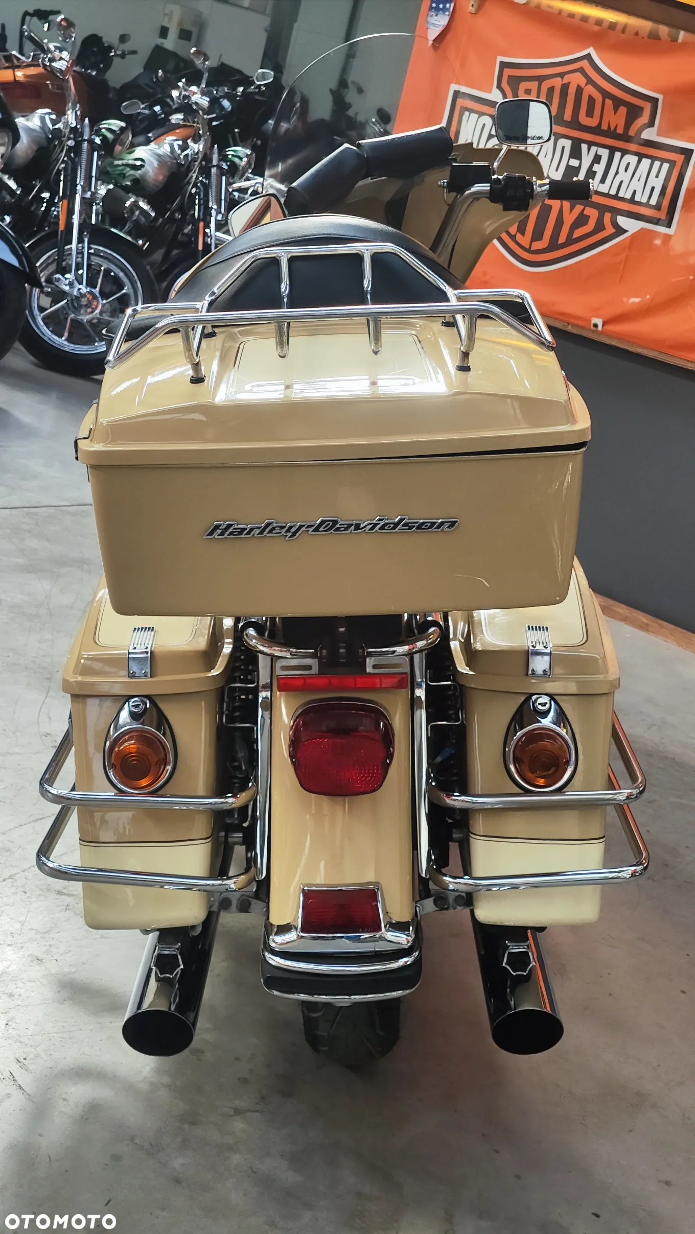 Harley-Davidson FLH Electra Glide - 8
