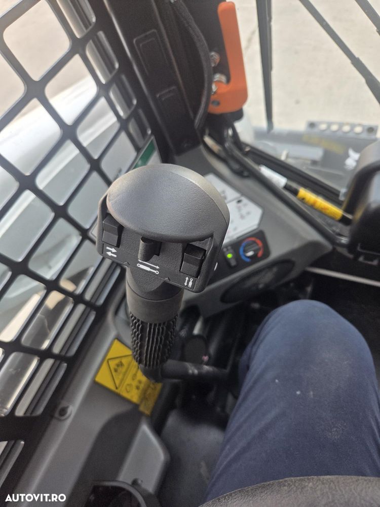 Bobcat S510, 2025, NOU, ridica 800kg, Masa operationala 3t, ANVELOPE PLINE, cabina inchisa cu AER CONDITIONAT, latime 1,7m, lungime 3,3m, inaltime 2m, motor KUBOTA 50CP, cupla rapida, furci, Jouystickuri, posibil leasing 4 ani-PROMOTIE 42.900 EUR+Tva - 9