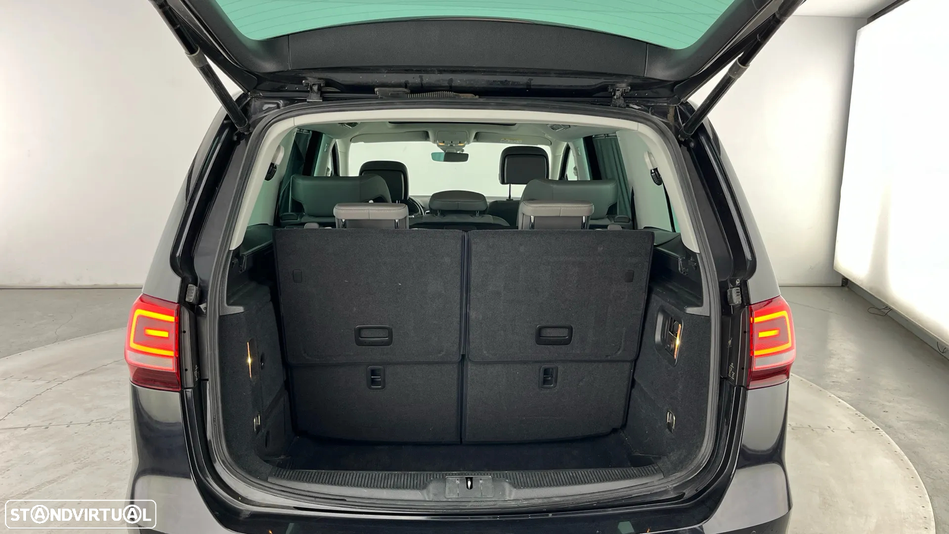 VW Sharan 2.0 TDI Blue Highline DSG - 14