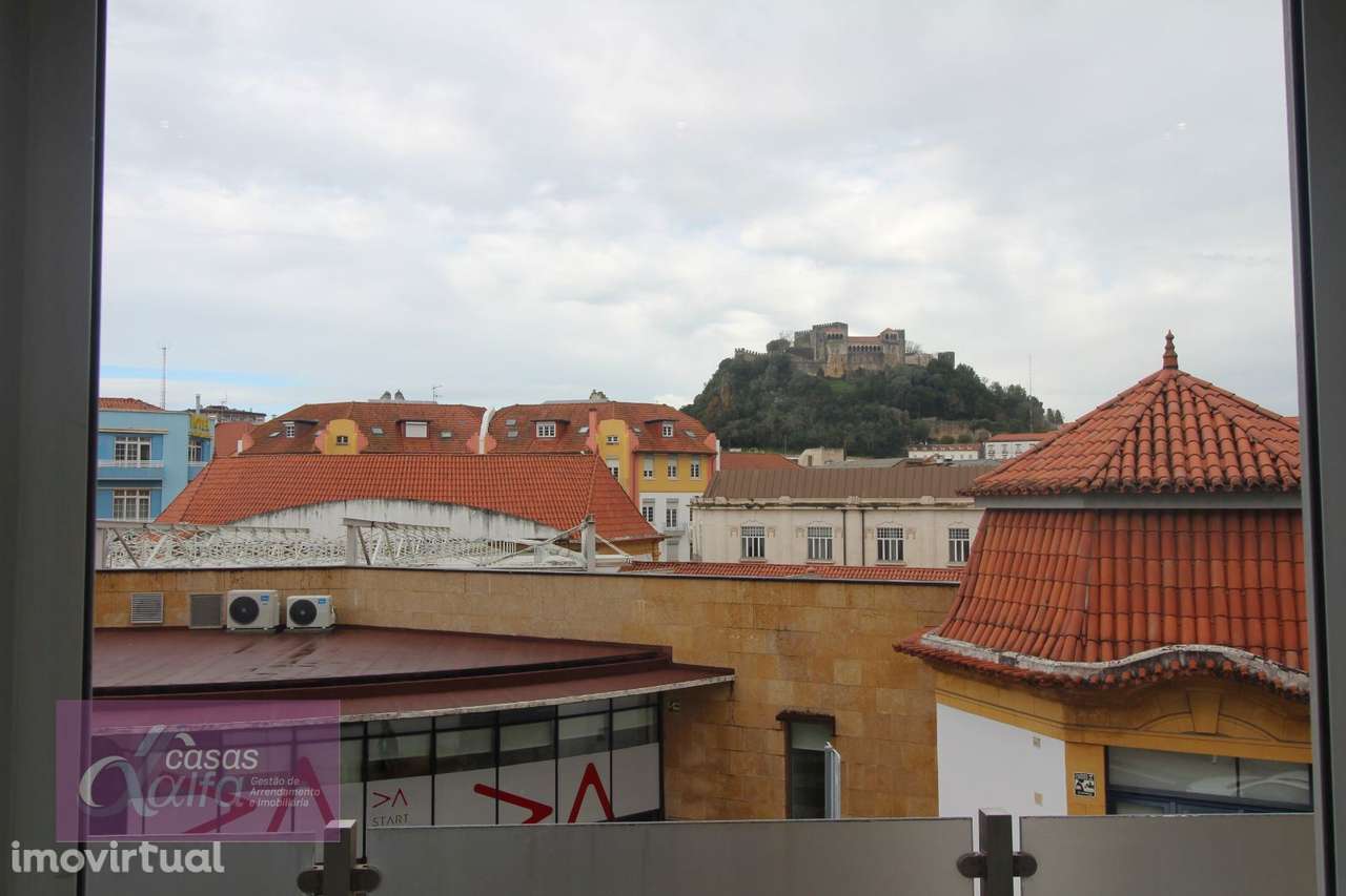 Apartamento T2 Mobilado no Centro de Leiria com Vista para o Castelo - Grande imagem: 4/17