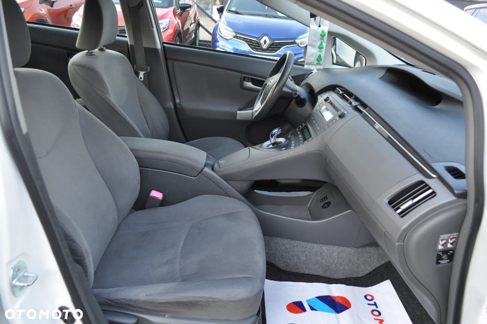 Toyota Prius 1.8 HSD Prestige - 17