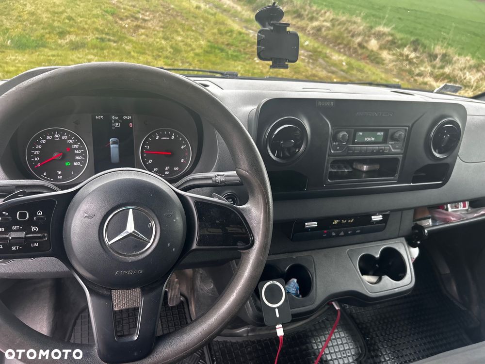Mercedes-Benz Sprinter - 14