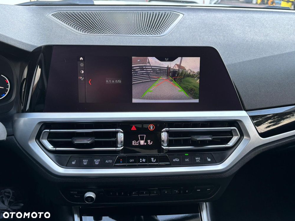 BMW Seria 3 318i - 25