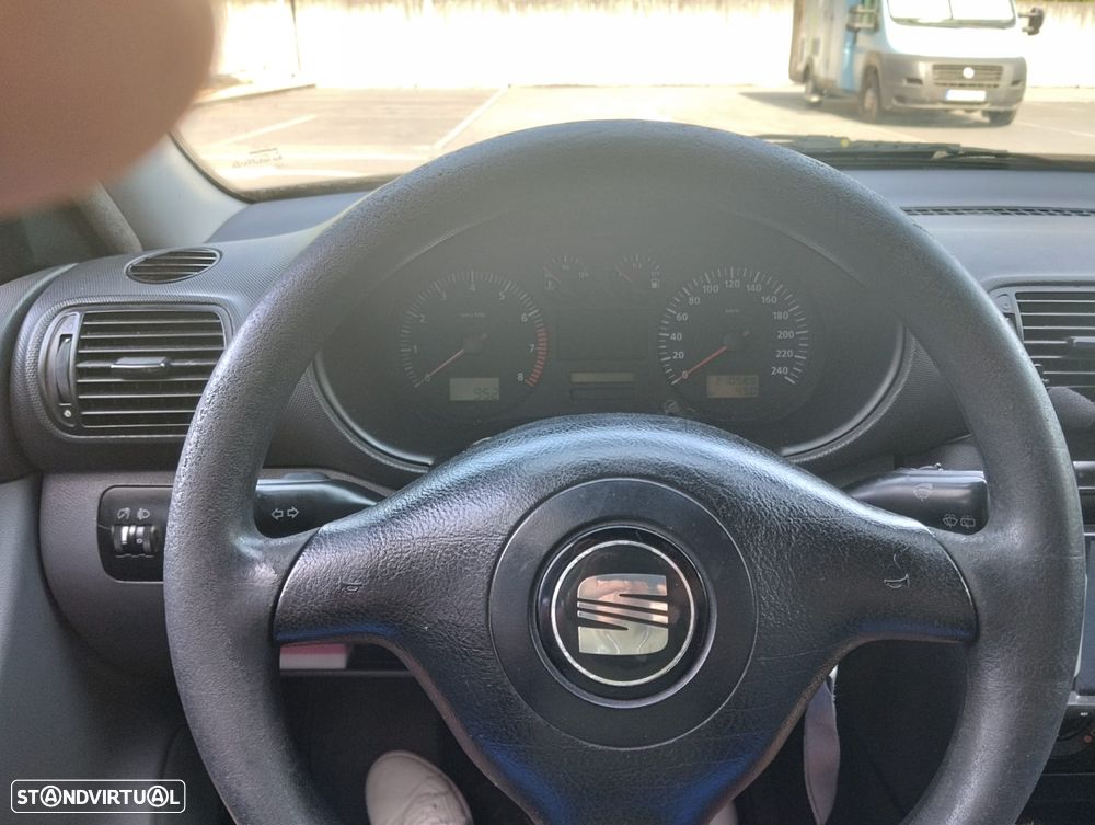 SEAT Leon 1.6 Signo - 4