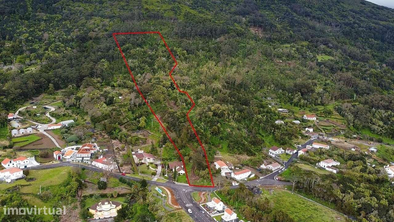 Vende-se terreno com 43.000 m2, localizado na Urzelina, concelho de Ve - Grande imagem: 2/9