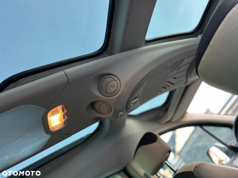 Citroën Berlingo e-HDi 90 FAP EGS6 Multispace Exclusive - 4