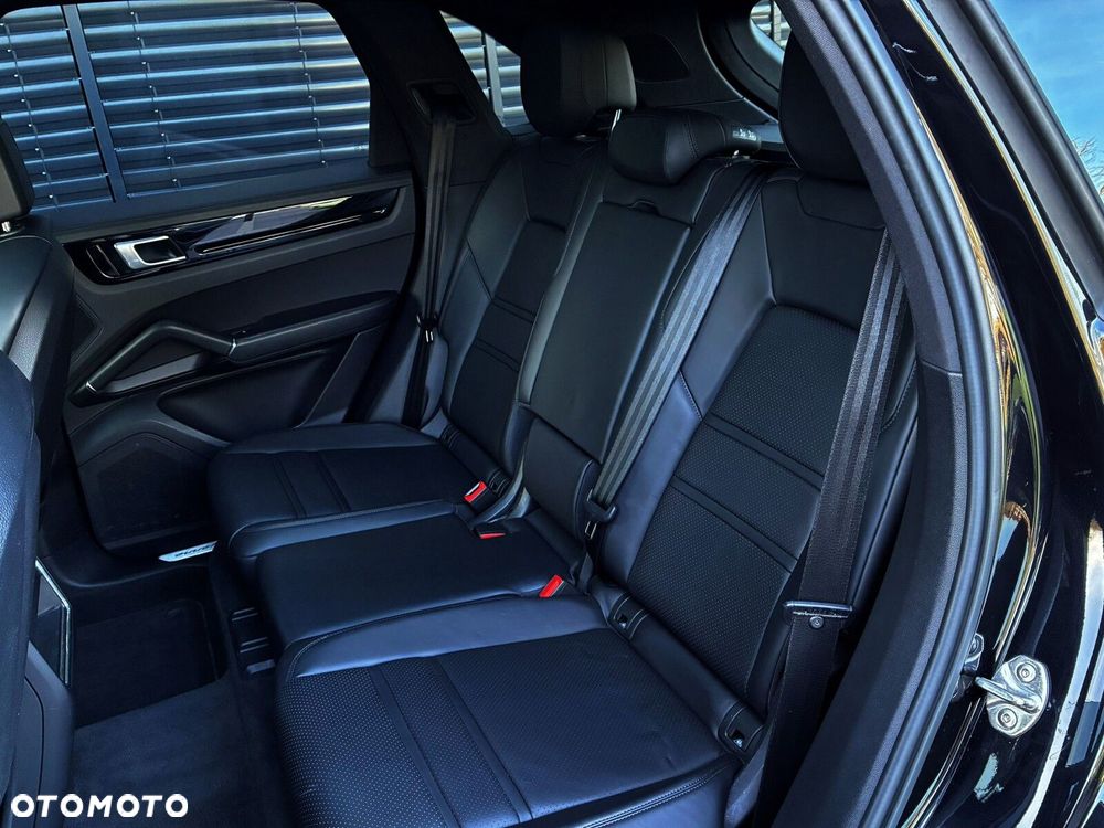 Porsche Cayenne - 30