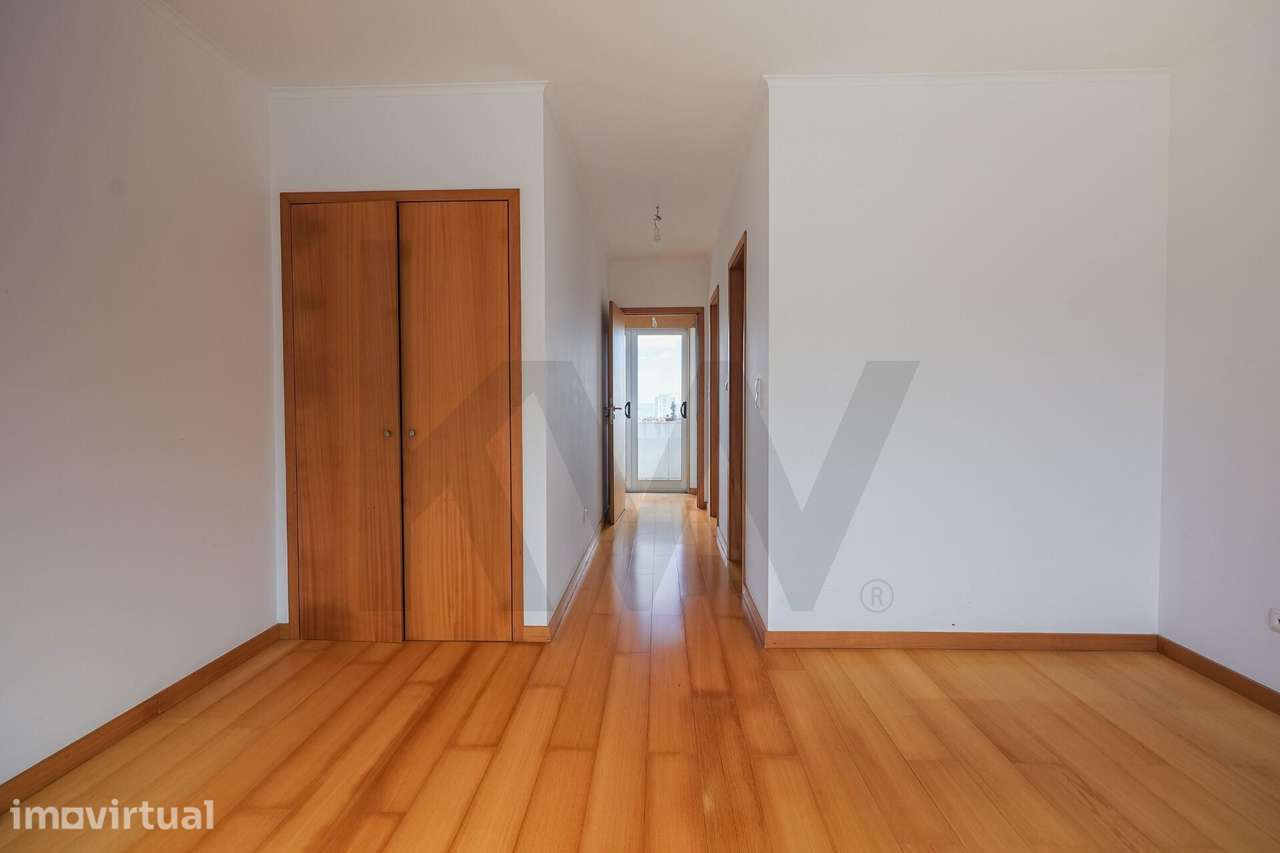 T2 Duplex com 132 m2, Terraço de 60 m2, Estacionamento e Vista sobre P - Grande imagem: 2/18