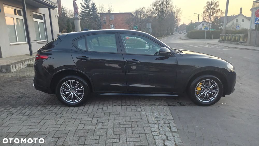 Alfa Romeo Stelvio - 8