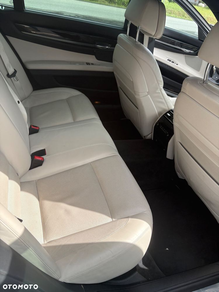 BMW Seria 7 750Li - 10