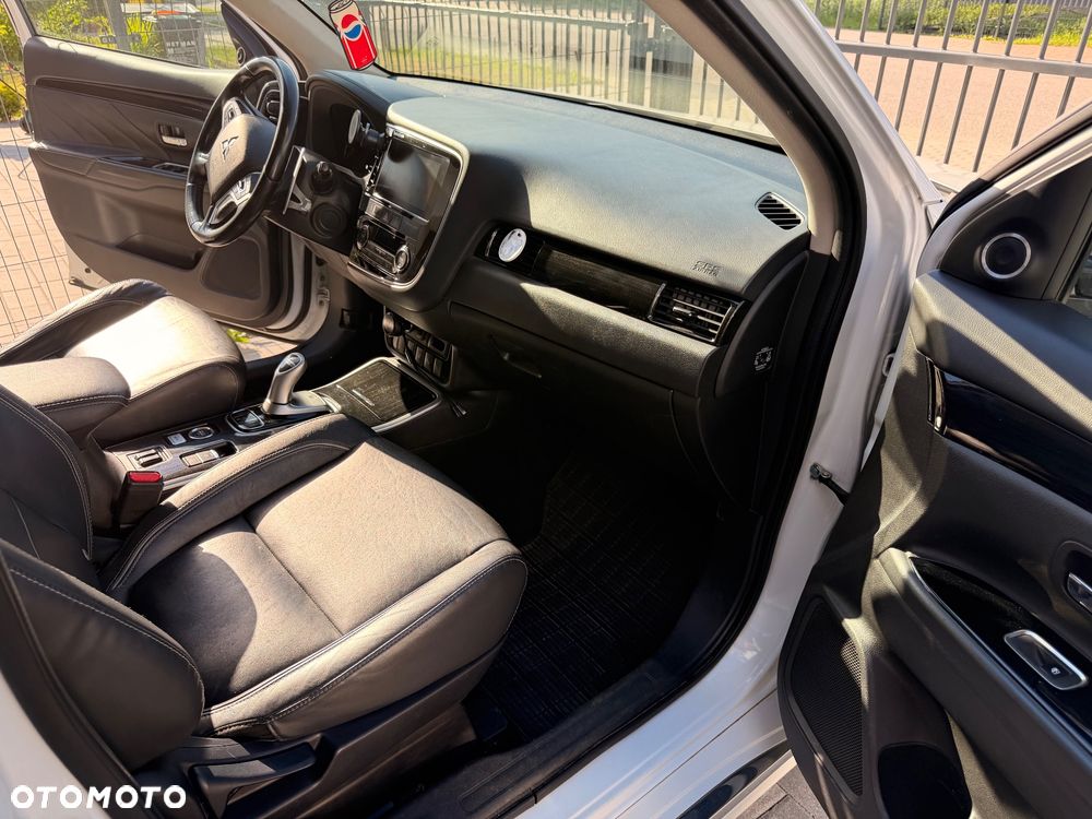 Mitsubishi Outlander 2.0 Instyle Navi 4WD CVT - 19