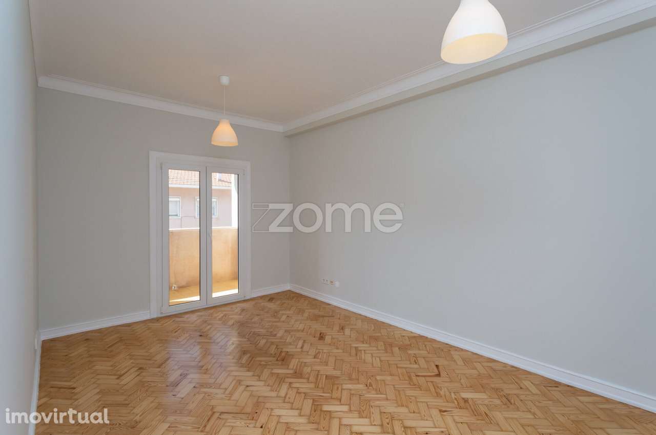 T2 com 76m2 – junto à Estação de São Pedro do Estoril - Grande imagem: 5/35