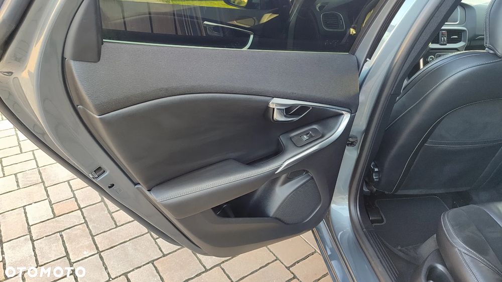 Volvo V40 D3 Momentum - 33