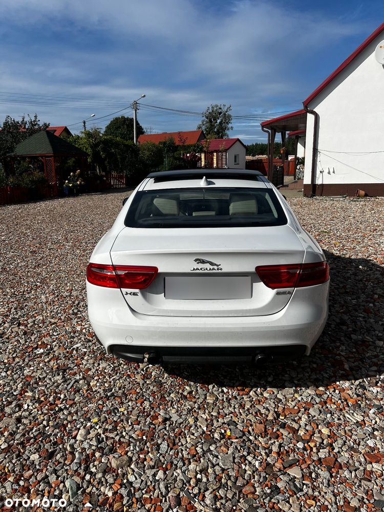 Jaguar XE - 15