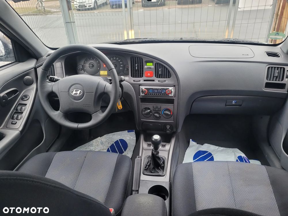 Hyundai Elantra 2.0i GLS - 7