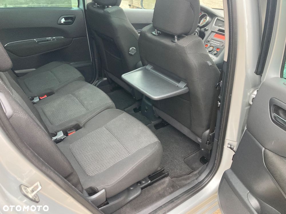 Peugeot 5008 - 8