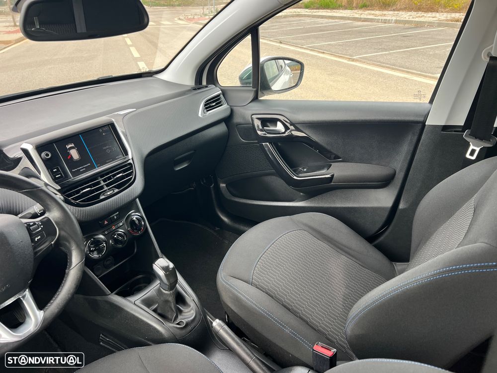 Peugeot 208 1.2 PureTech Style - 32