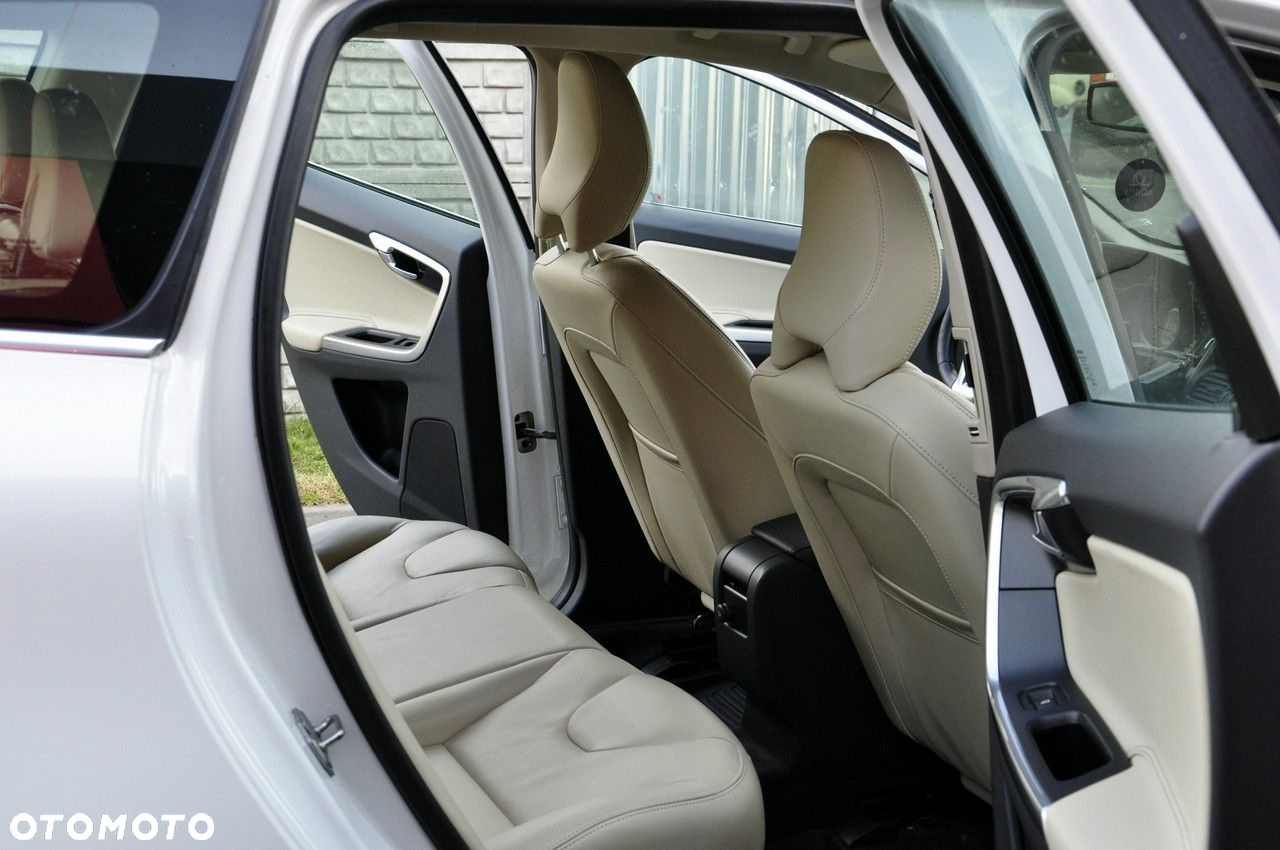 Volvo XC 60 D4 Drive-E Momentum - 22